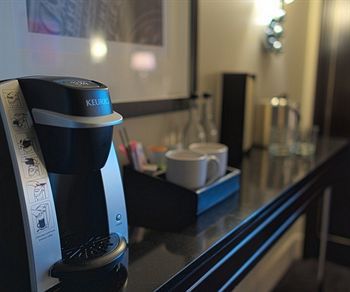 Hotel Ambassador Kansas City, Autograph Collection 4*